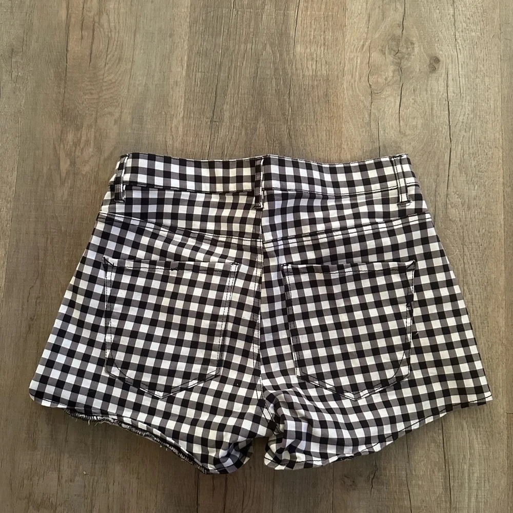 New Express Black and White Shorts Size 2 - Picture 4 of 4